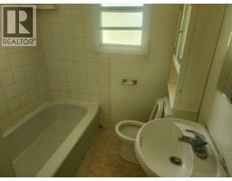 2408 23 Avenue Sw, Calgary, AB T2T0W2 Photo 8