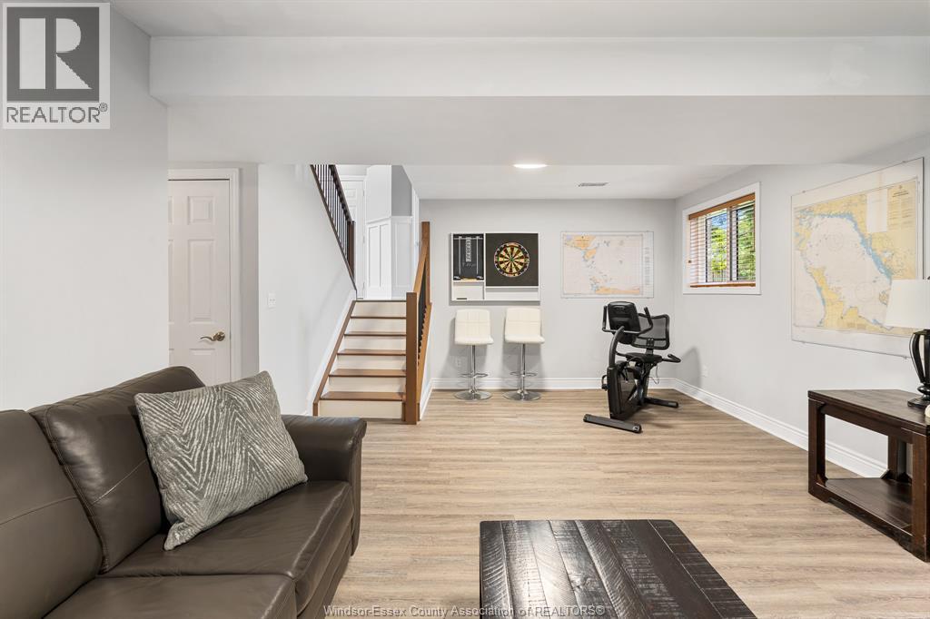 855 LAWNDALE AVENUE - Image 24