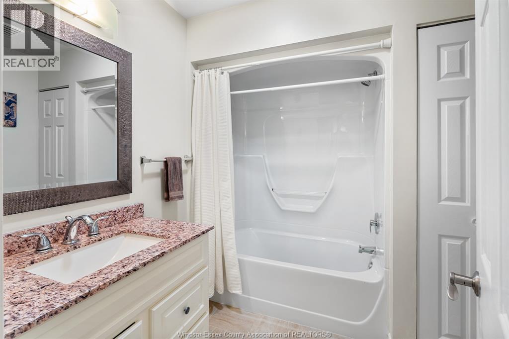 855 LAWNDALE AVENUE - Image 32