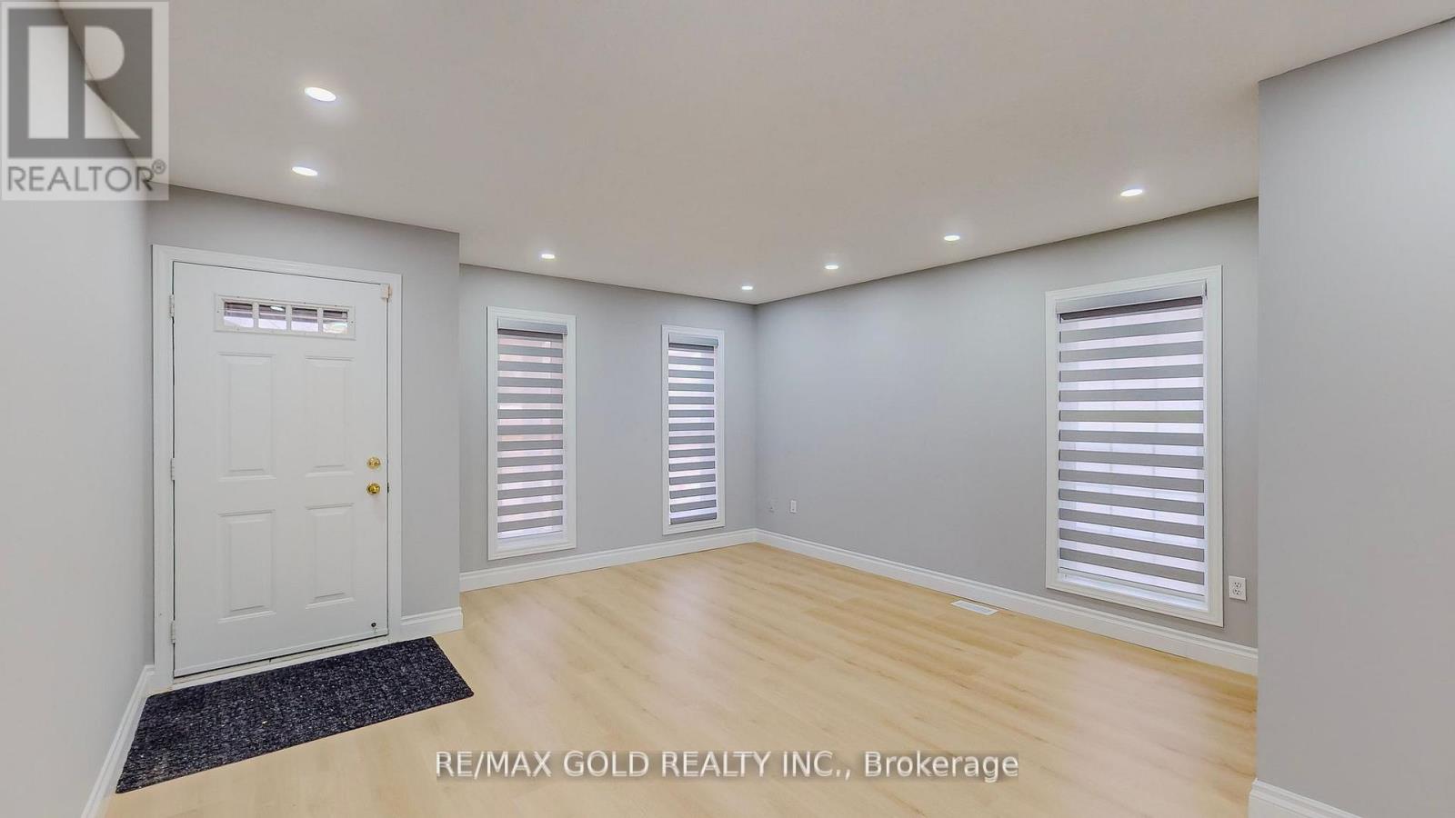 133 WAKE ROBIN DRIVE - 28