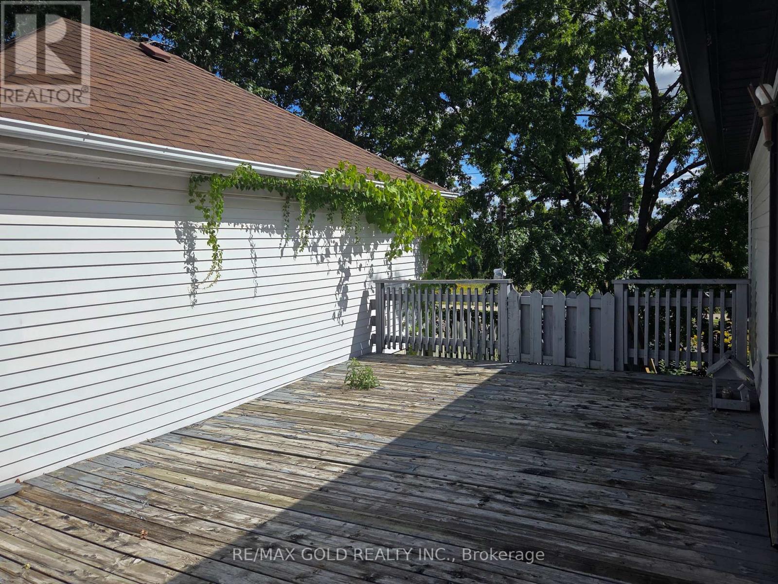 133 WAKE ROBIN DRIVE - 49