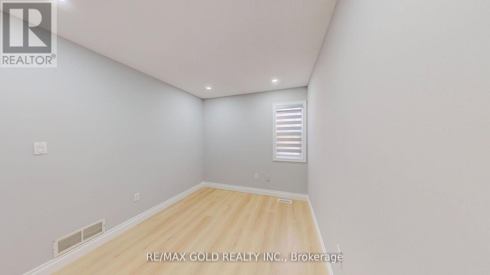 133 WAKE ROBIN DRIVE - 20