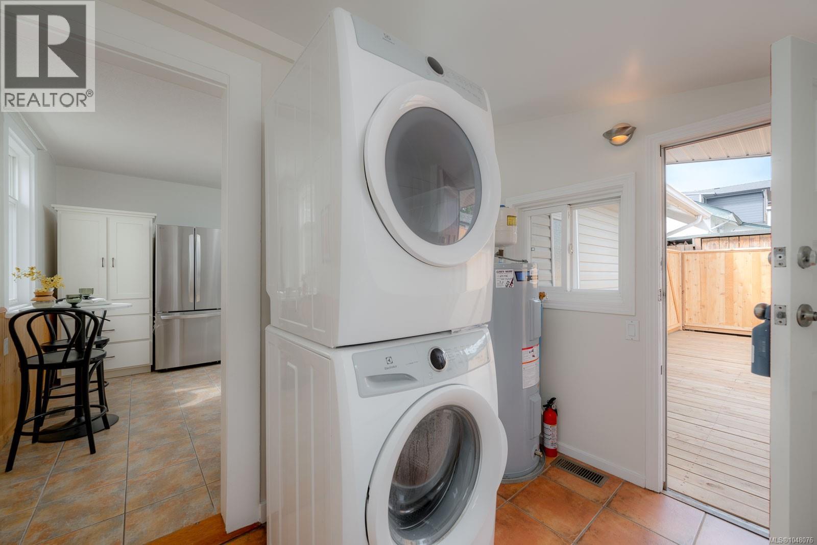 350 Vincent Ave, Saanich — photo 6
