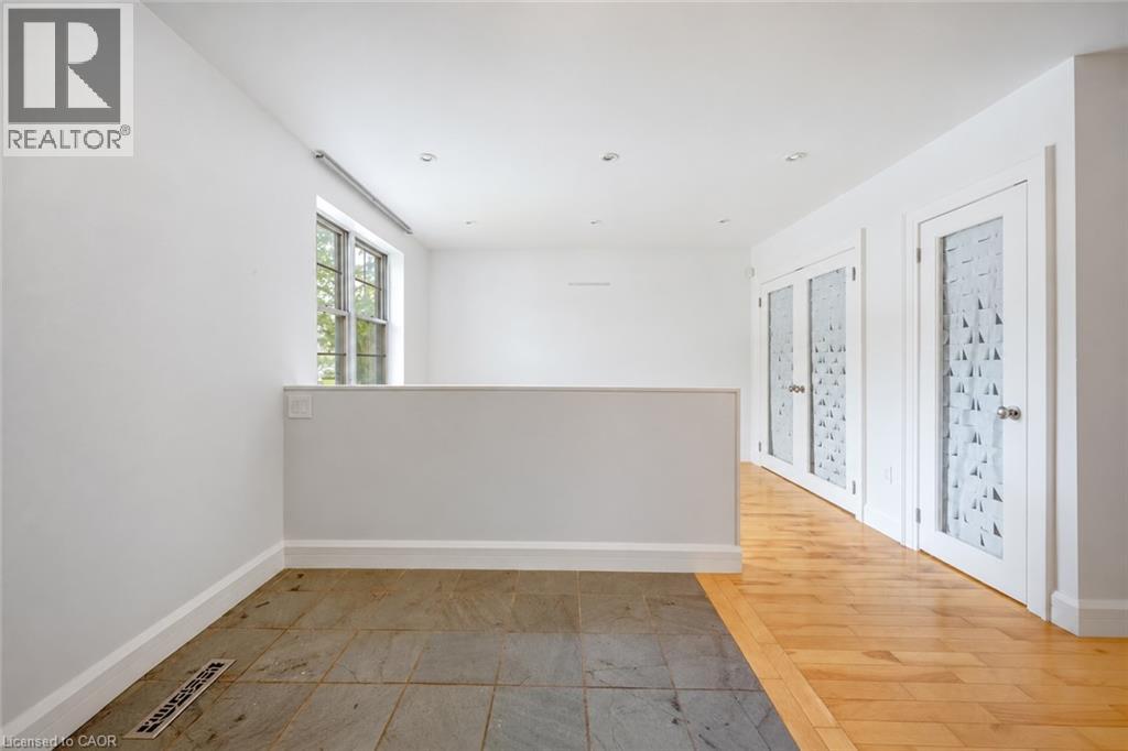 7 WASHINGTON Avenue, Oakville — photo 4