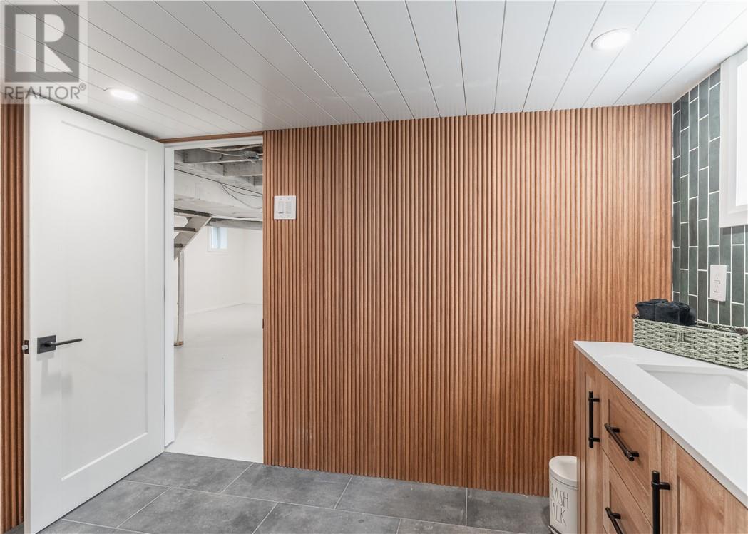 457 Mclean Street - 18
