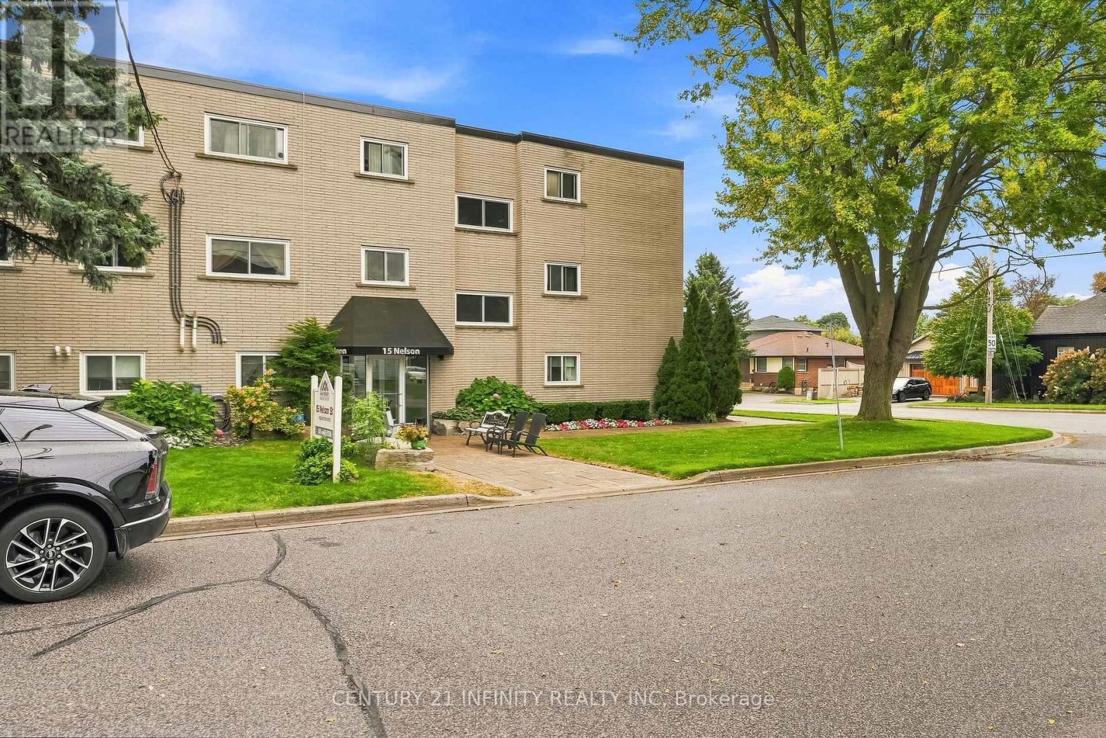 15 NELSON STREET, Clarington (Bowmanville) — photo 2