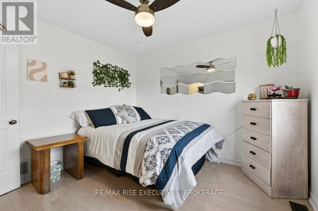 1543 PROVIDENCE CRESCENT - 27