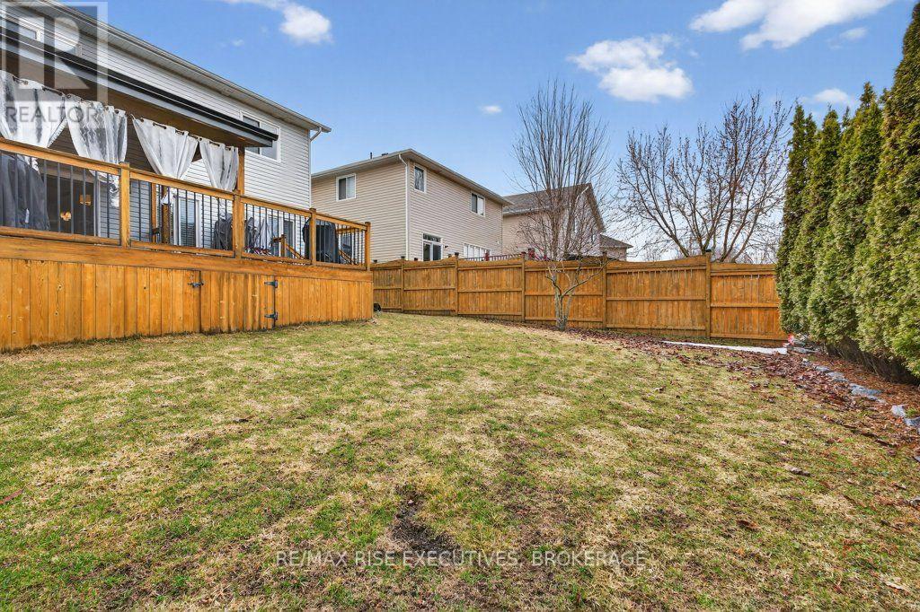 1543 PROVIDENCE CRESCENT - 36