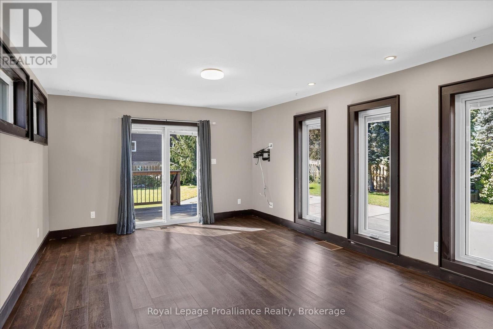 70 ELMORE STREET - Image 23