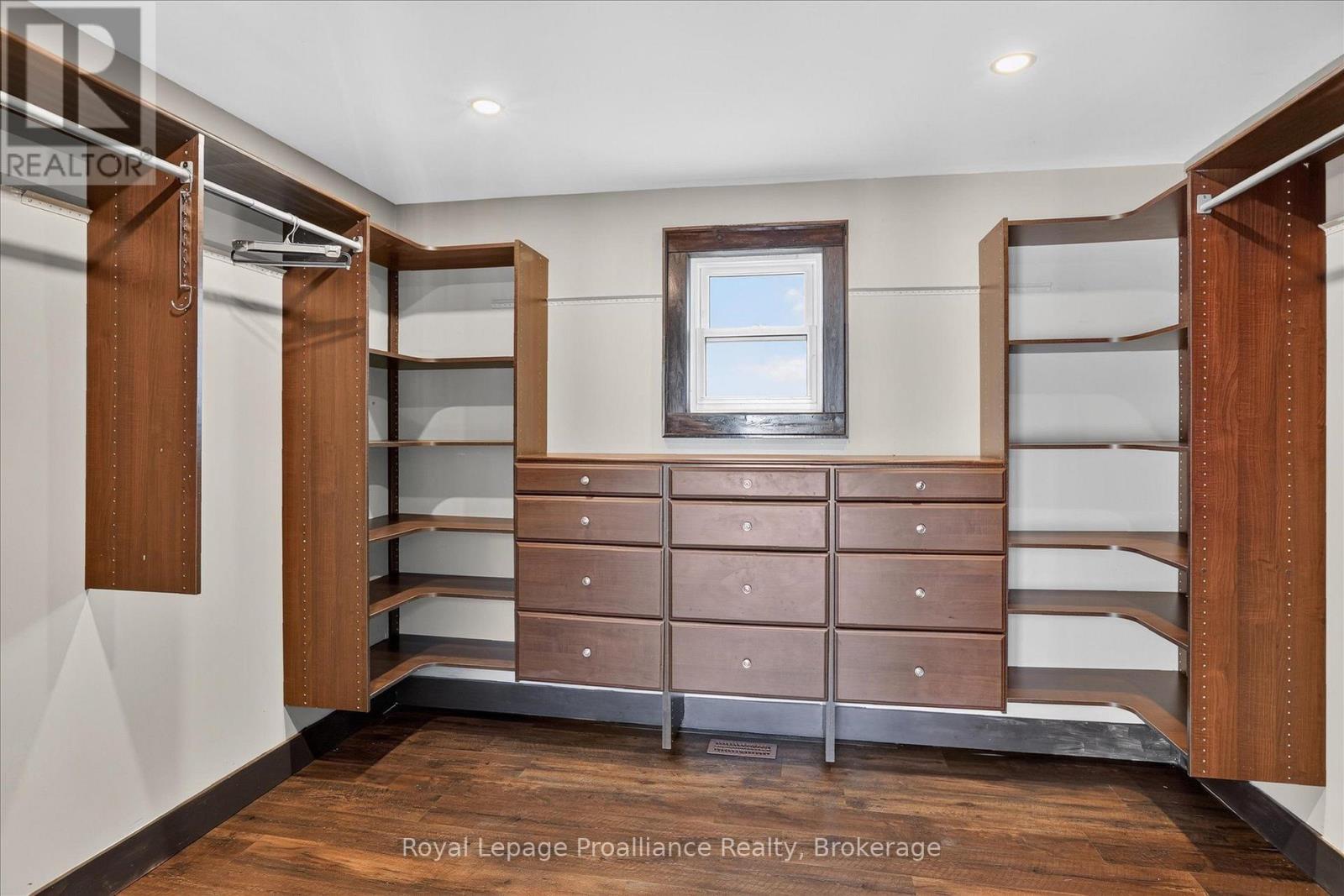 70 ELMORE STREET - Image 26