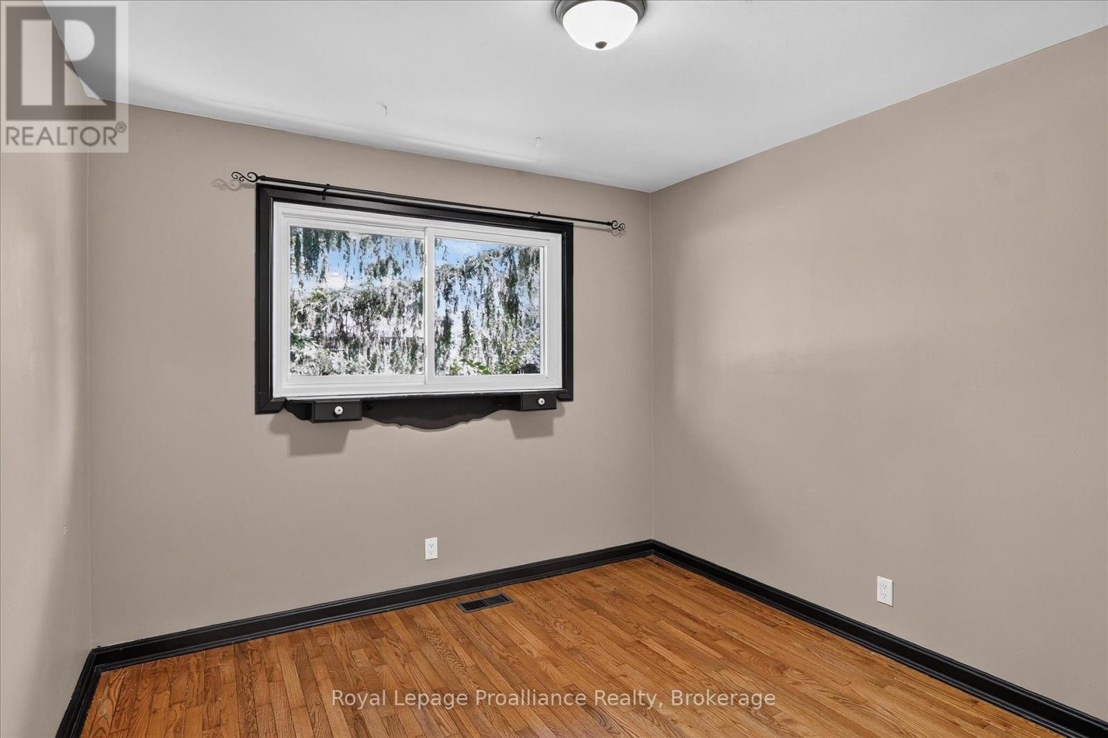 70 ELMORE STREET - Image 29