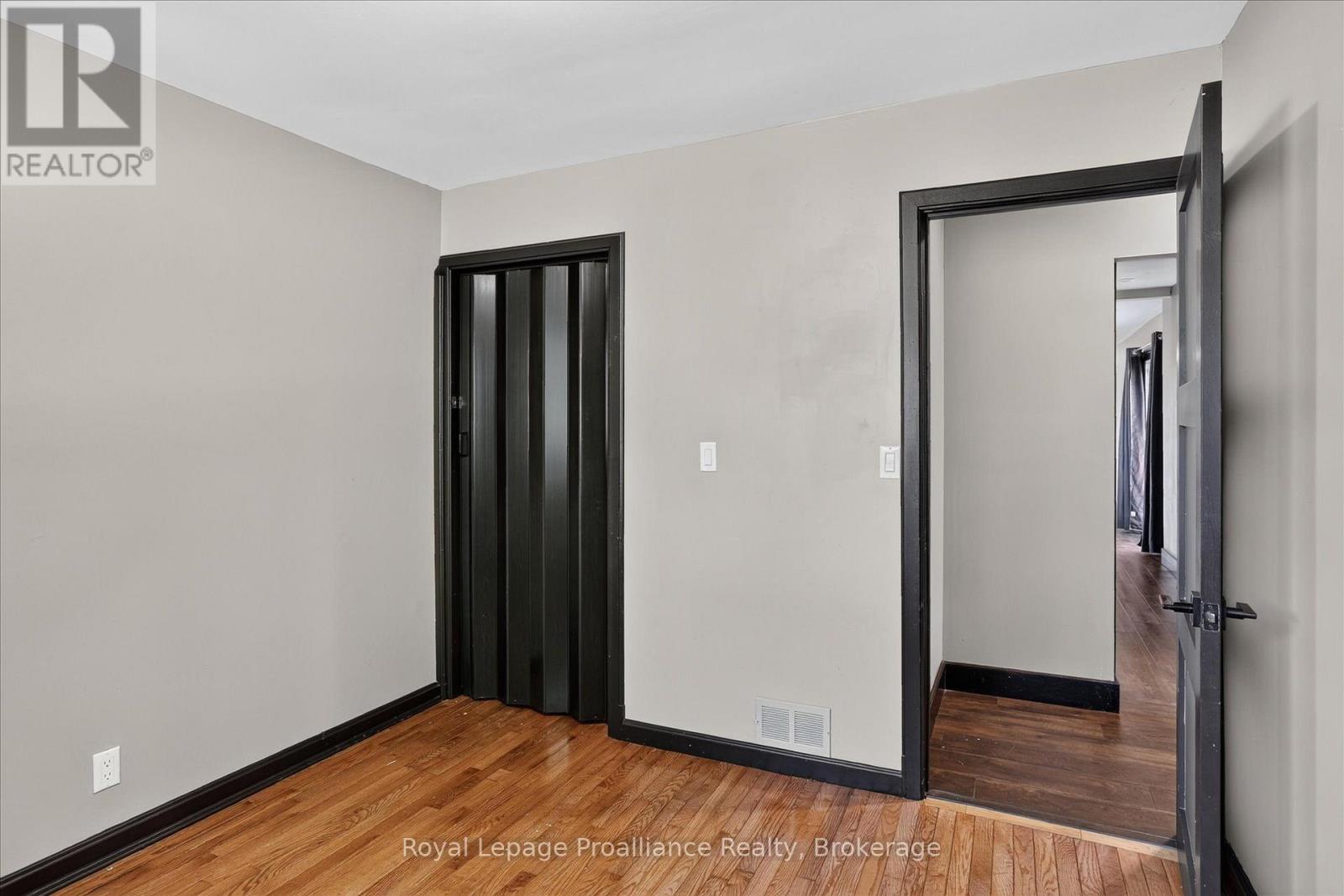 70 ELMORE STREET - Image 31