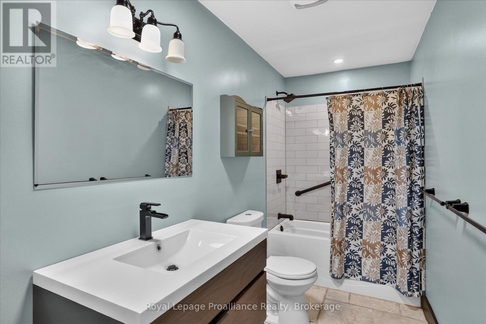 70 ELMORE STREET - Image 32