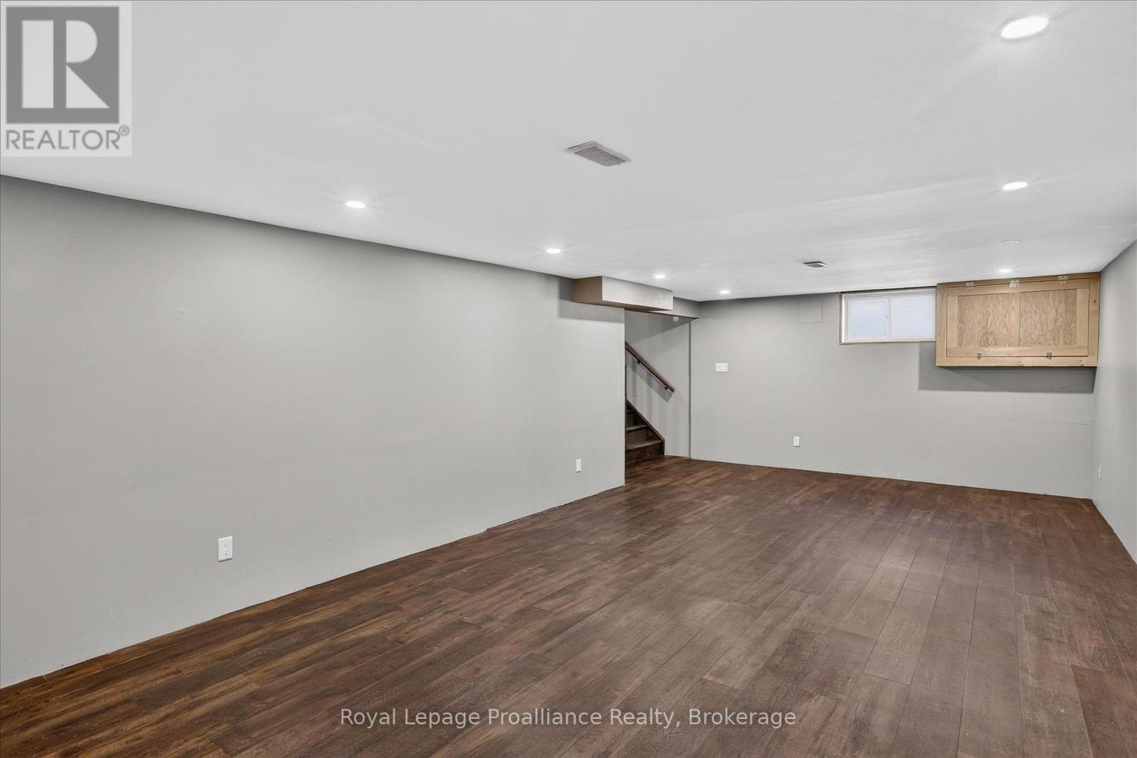 70 ELMORE STREET - Image 34