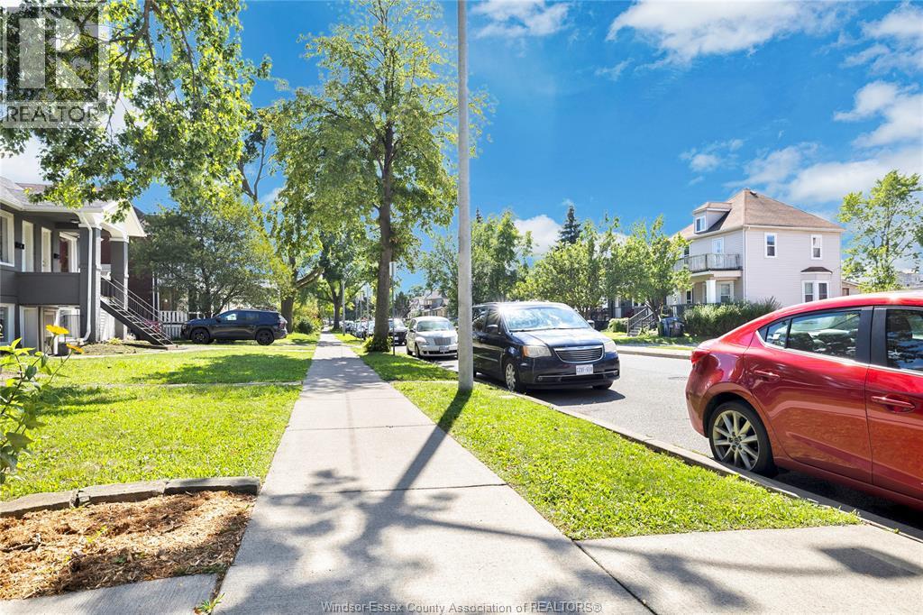 916 WINDSOR AVENUE - 15