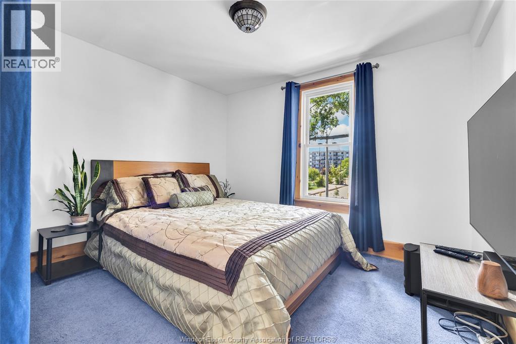 916 WINDSOR AVENUE - 10
