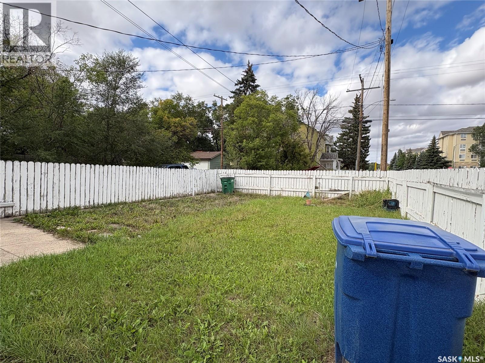 404 Fairford STREET W - 27