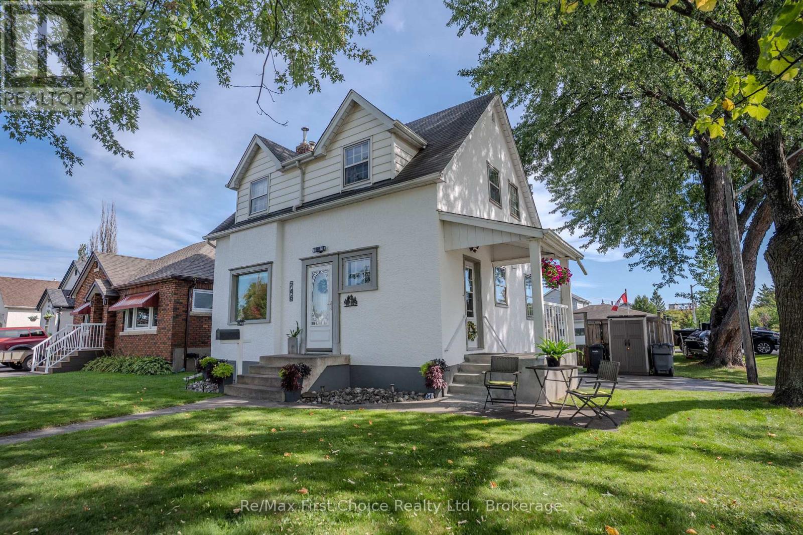 746 NORAH STREET S - 1
