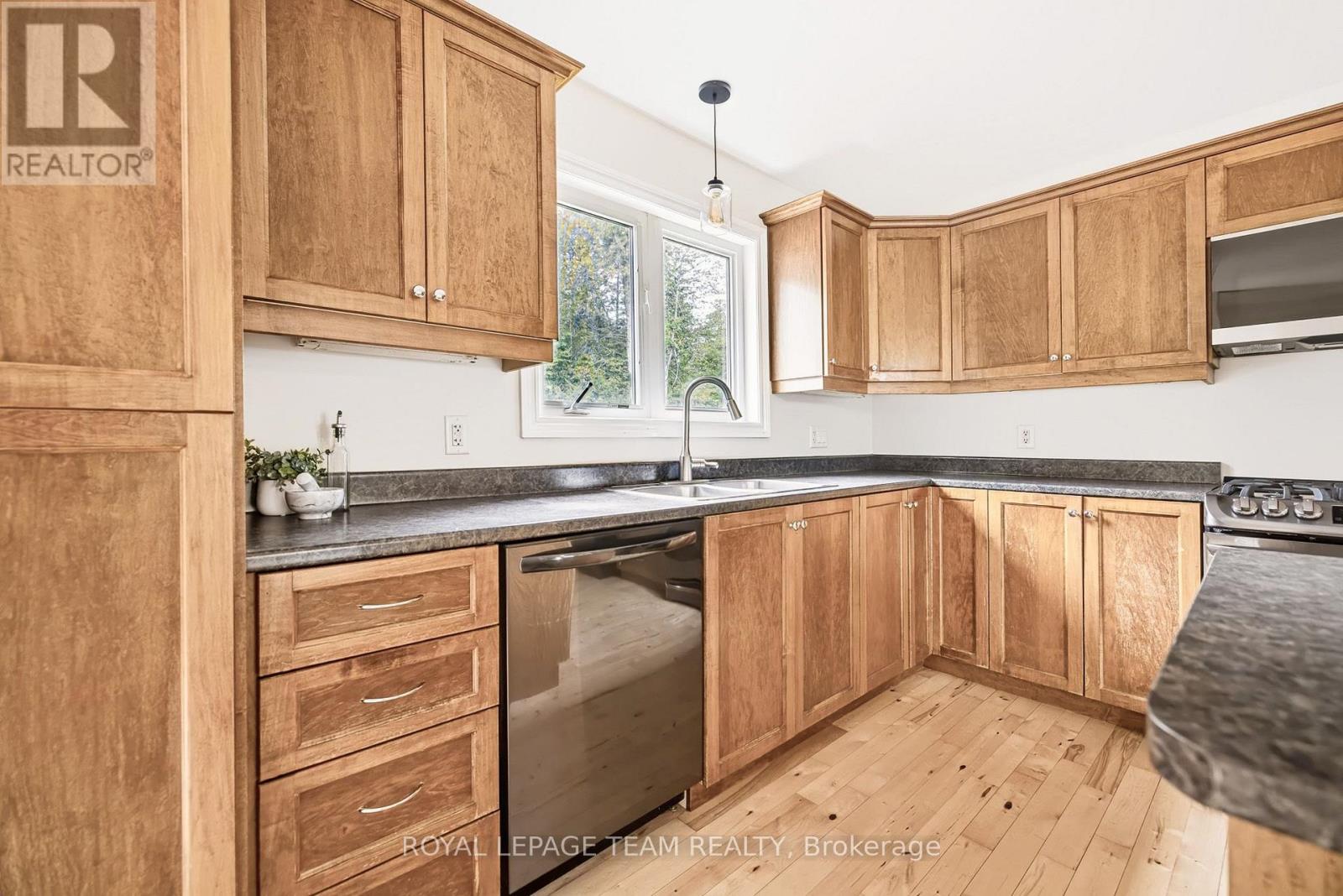 44 MEADOWGLEN CIRCLE - 14