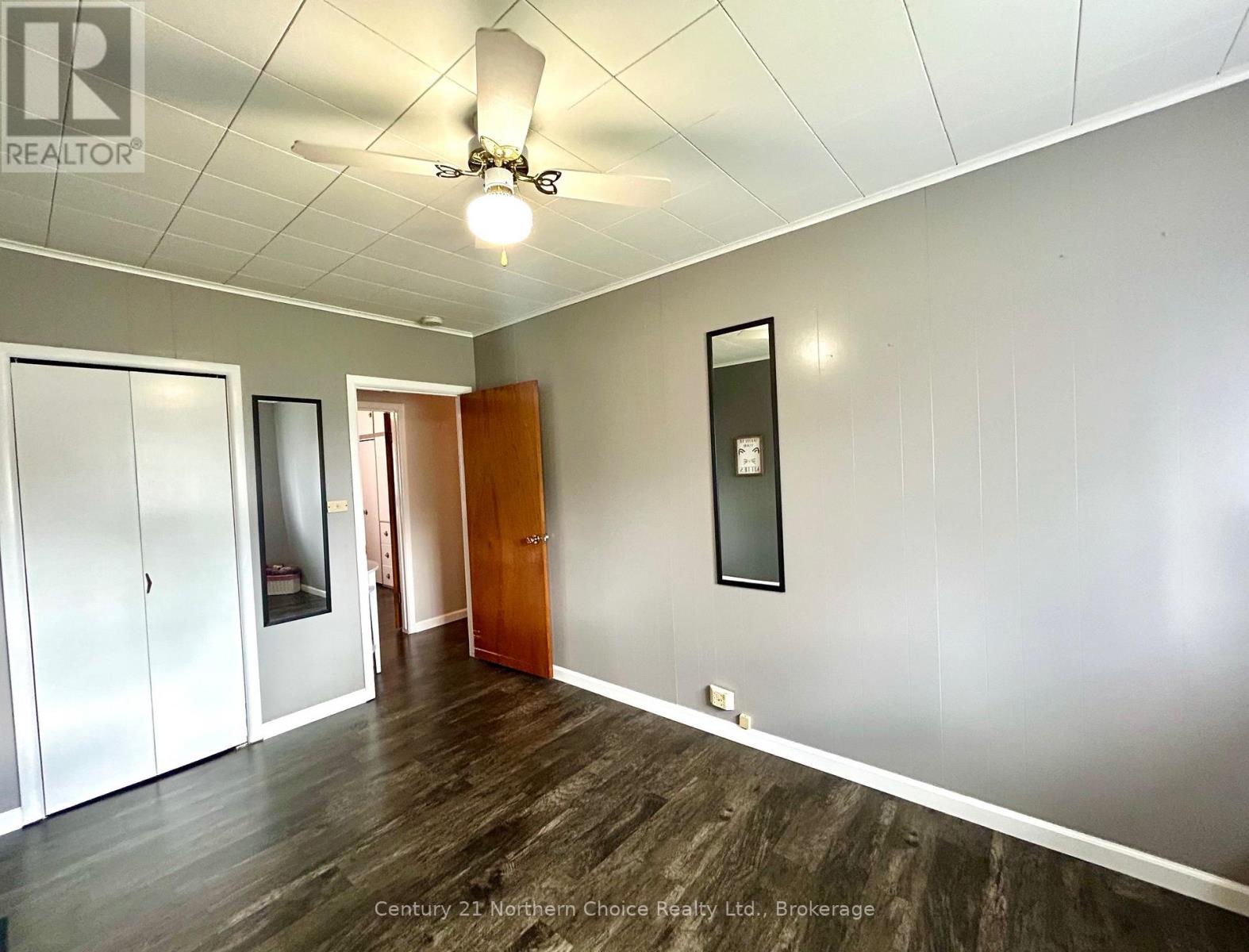 746 THOMPSON STREET - 16