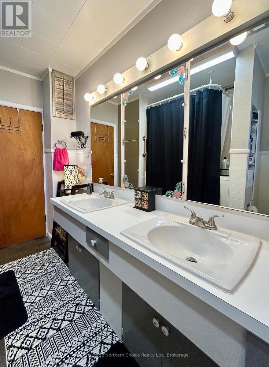 746 THOMPSON STREET - Image 18