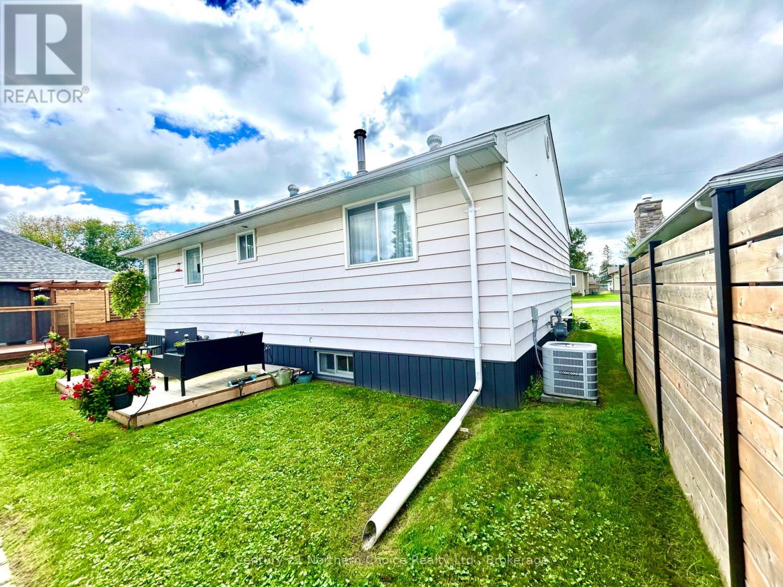 746 THOMPSON STREET - 24