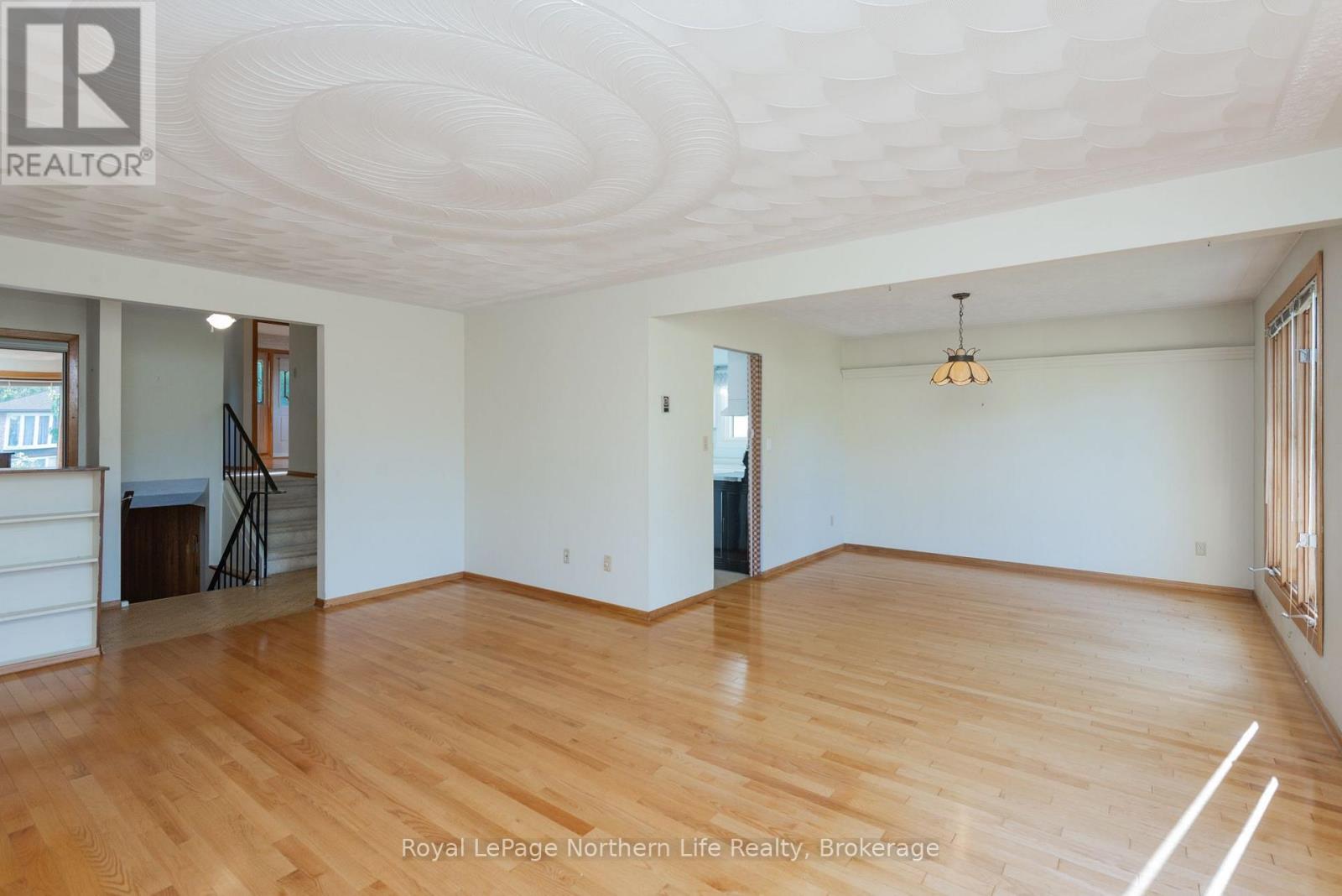 2043 MCKEOWN AVENUE - 12
