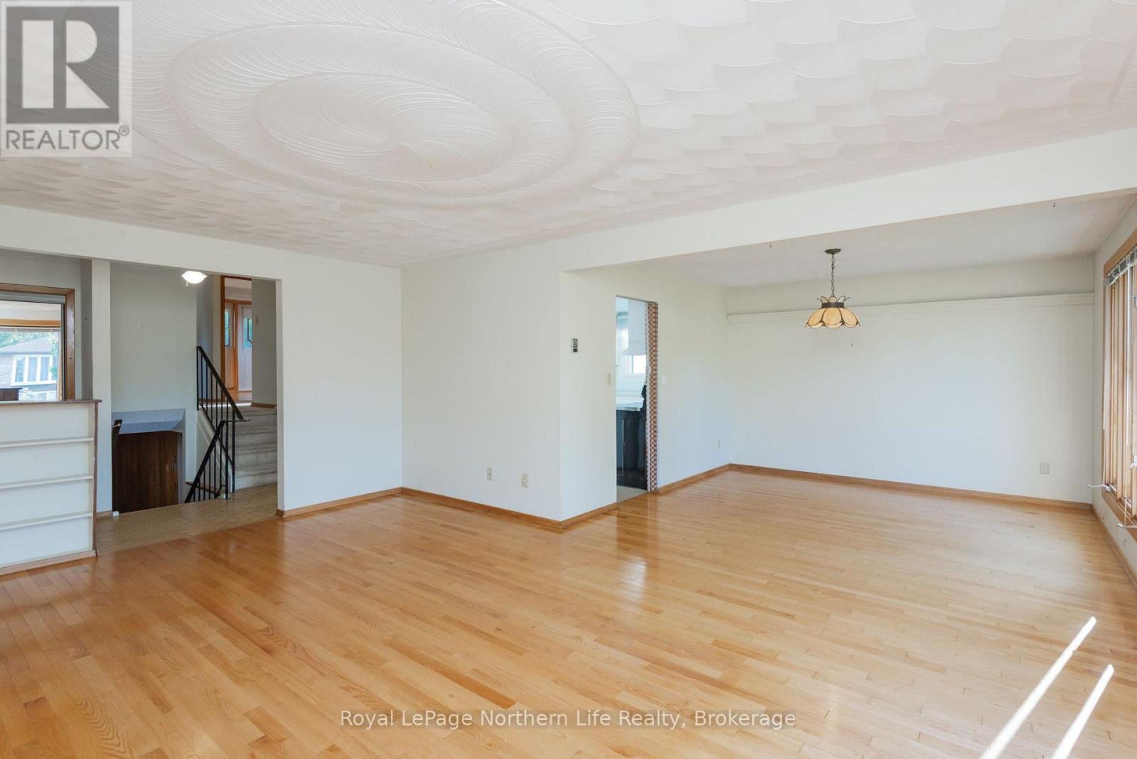 2043 MCKEOWN AVENUE - 13