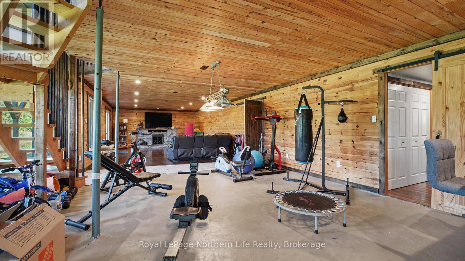1909 HART ROAD - 26