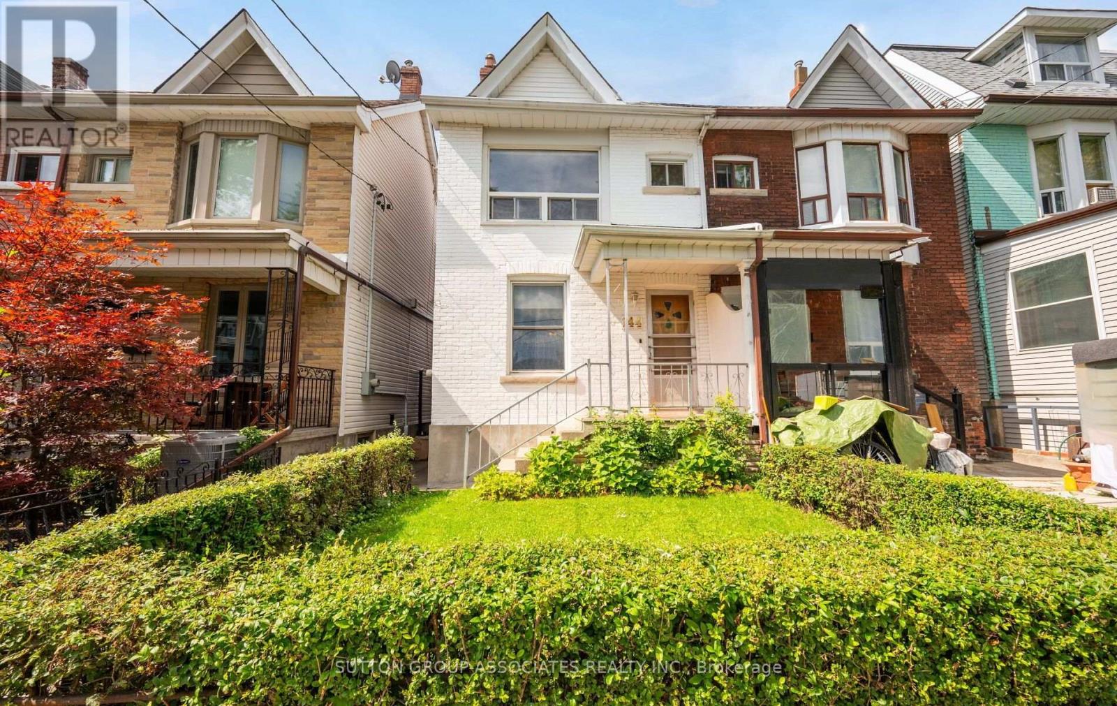 Photo of 144 Bellwoods Avenue