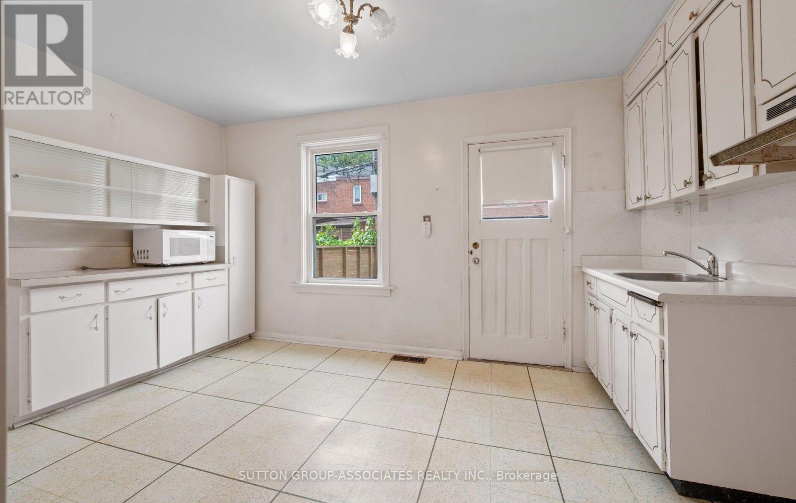 144 BELLWOODS AVENUE - 13