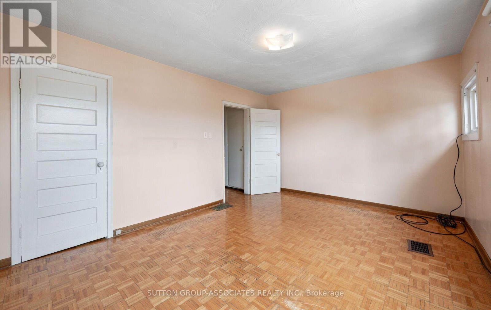 144 BELLWOODS AVENUE - 21
