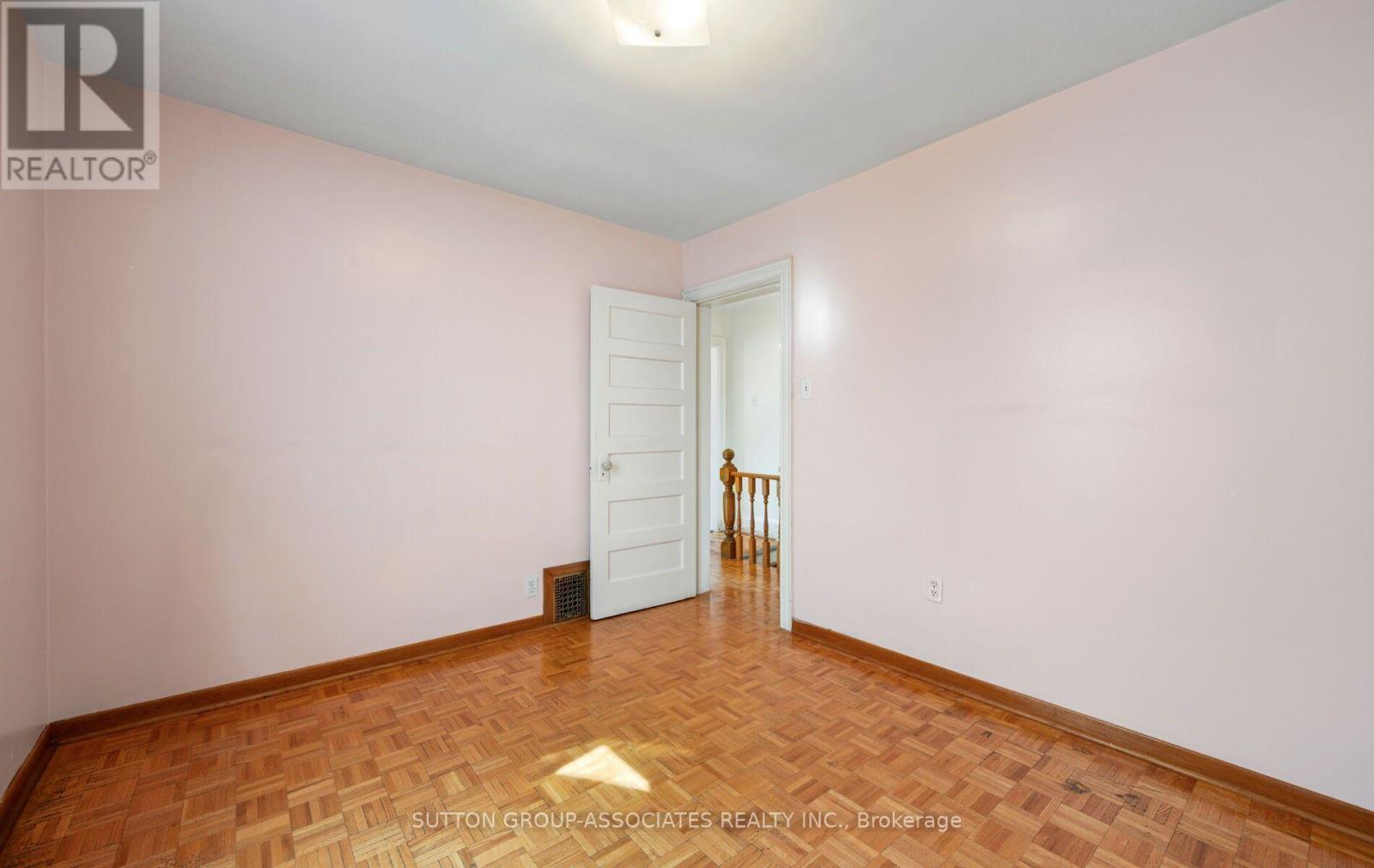 144 BELLWOODS AVENUE - 23