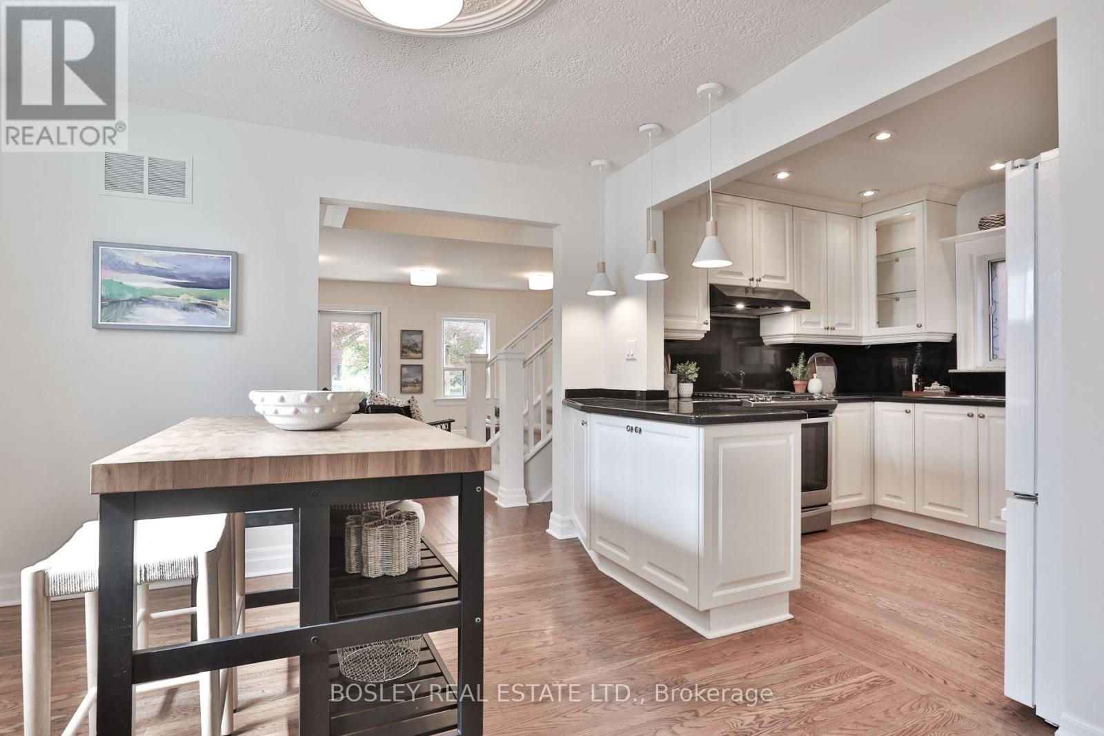 24 WHITEWOOD ROAD, Toronto (Mount Pleasant East) — photo 5