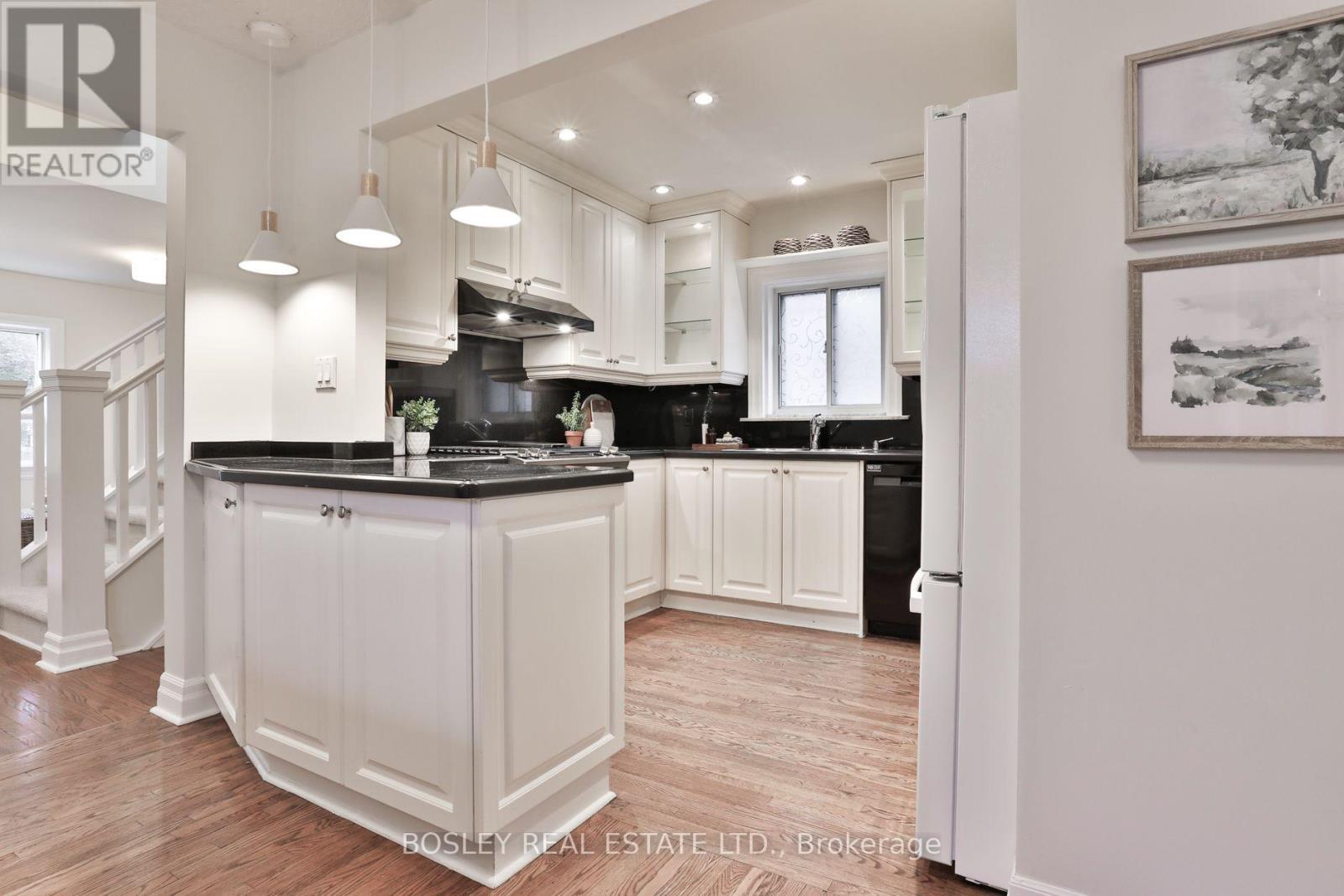 24 WHITEWOOD ROAD, Toronto (Mount Pleasant East) — photo 7