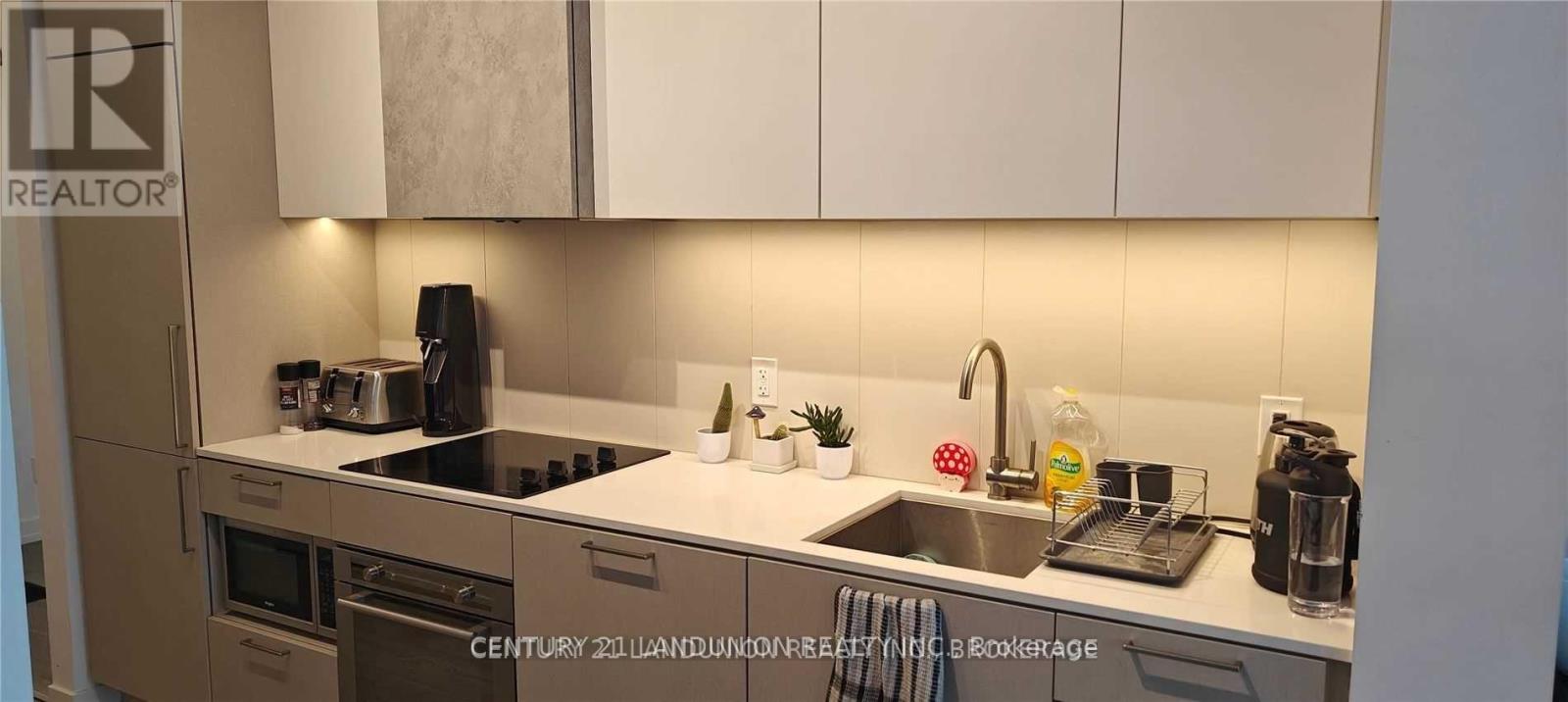 722 - 19 WESTERN BATTERY ROAD, Toronto (Niagara) — photo 2