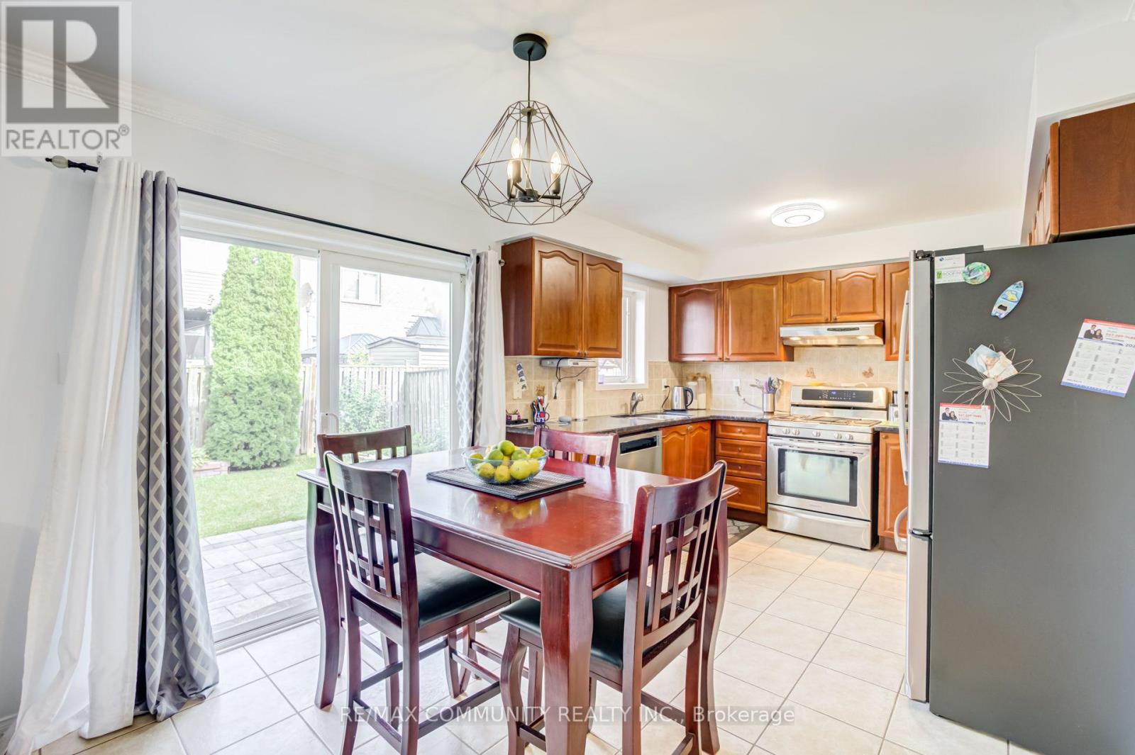 19 Tiller Street, Ajax, ON photo 10