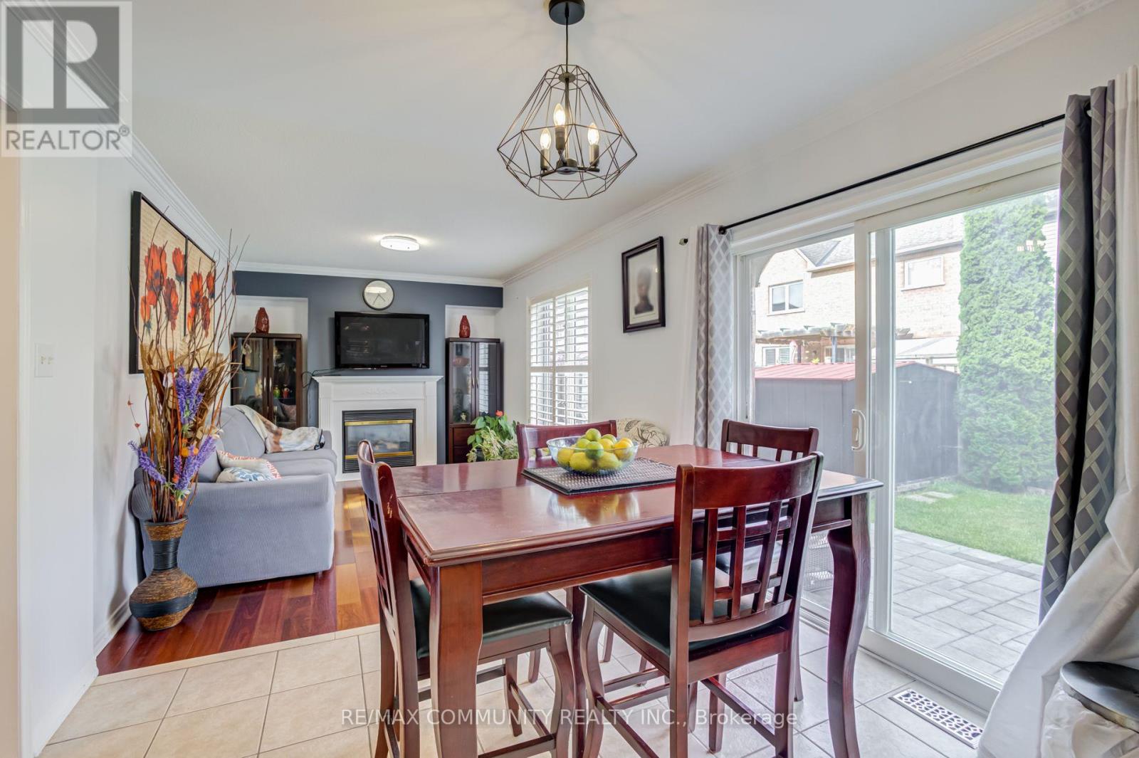 19 TILLER STREET - 13