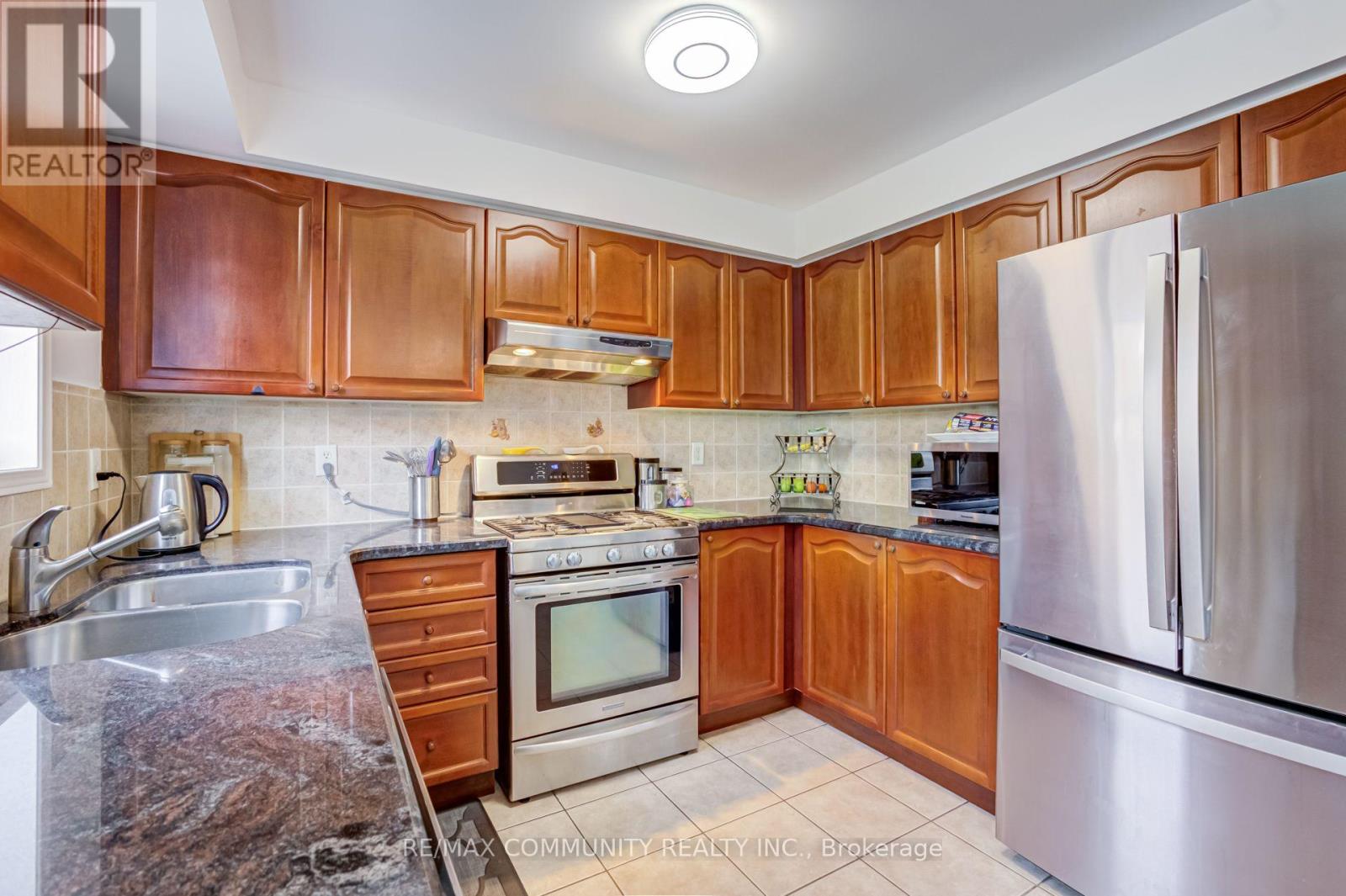 19 TILLER STREET - 15