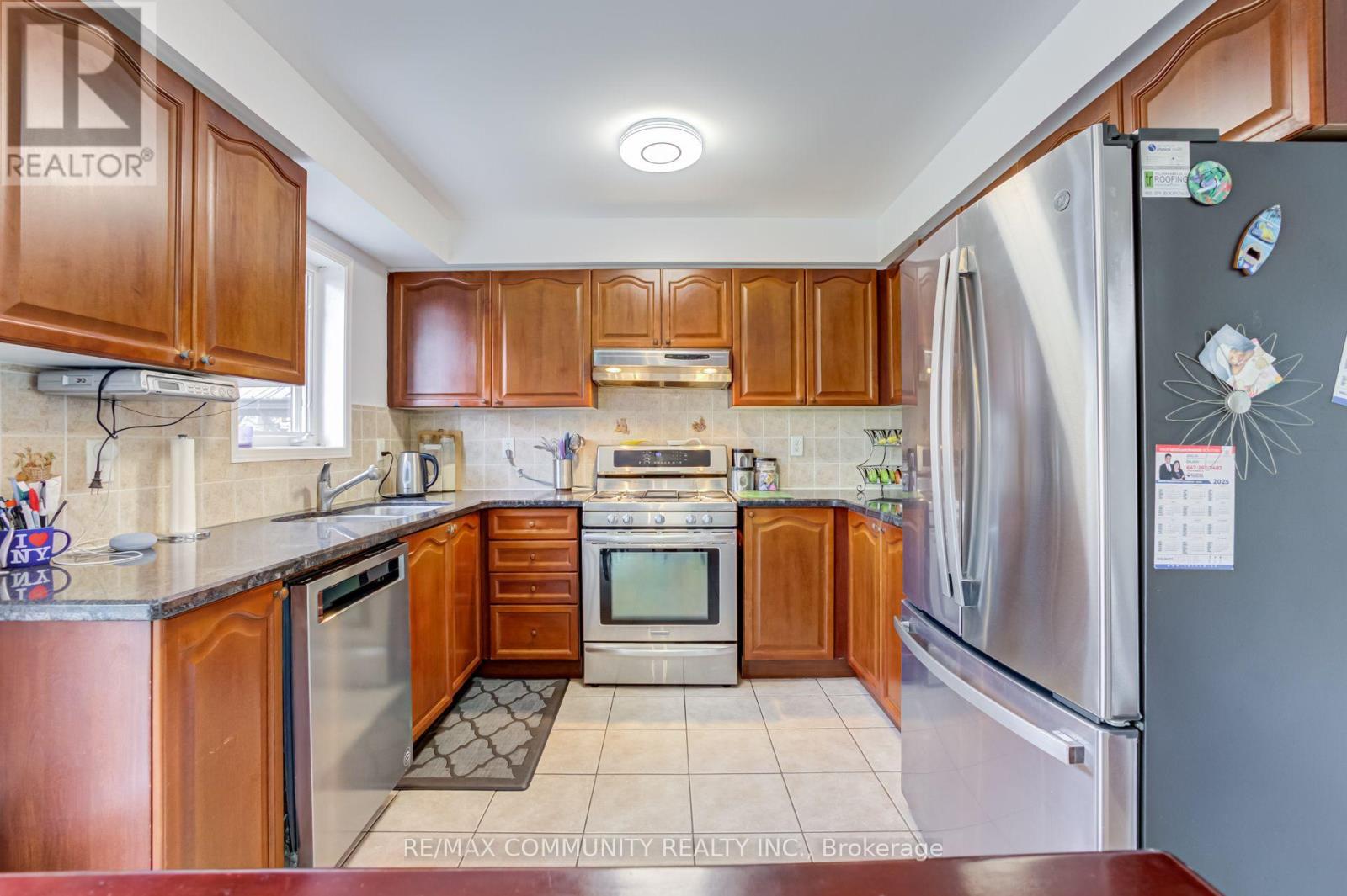 19 TILLER STREET - 16