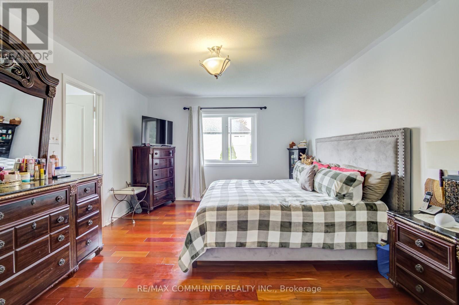 19 TILLER STREET - 22