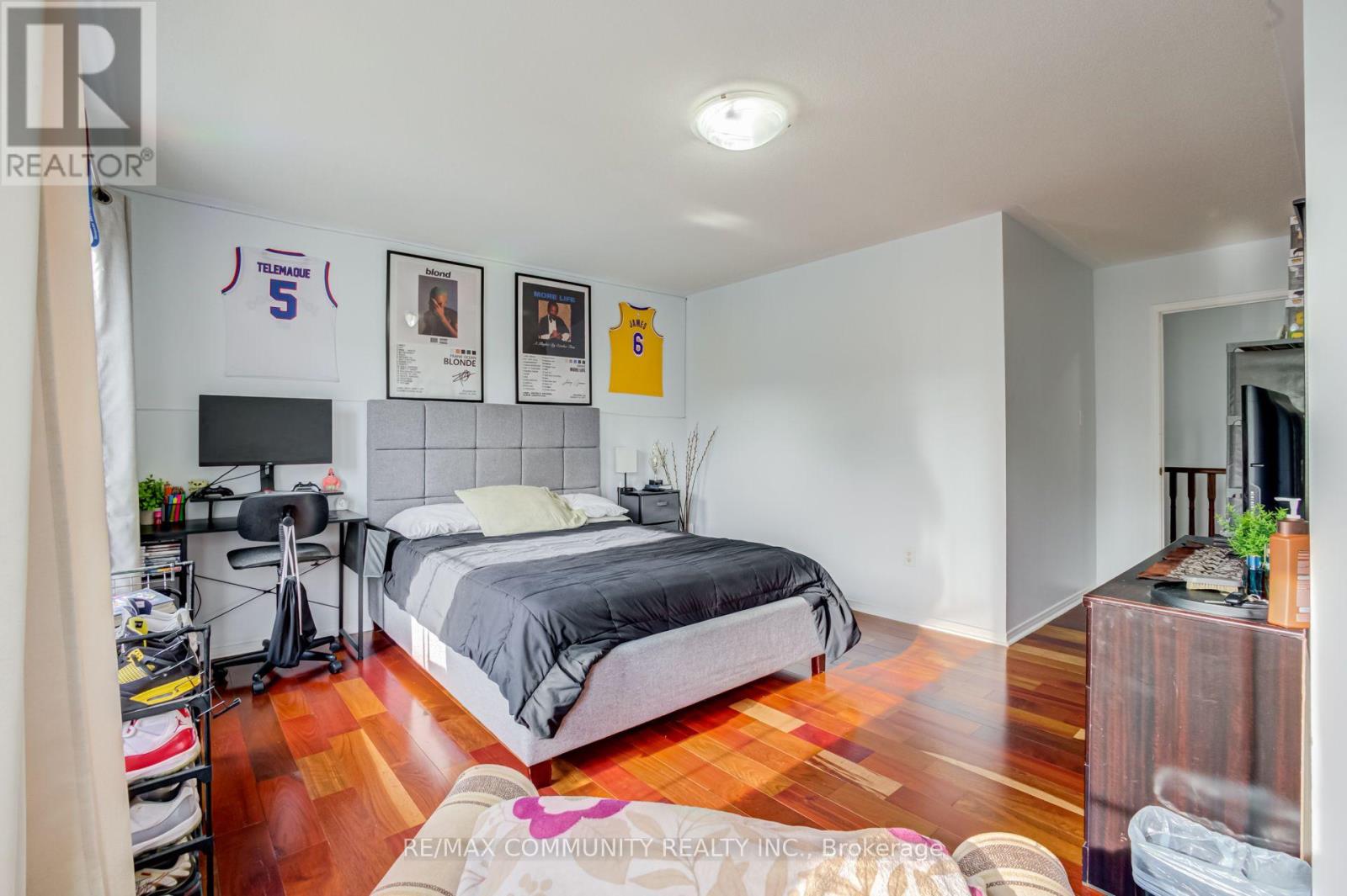 19 TILLER STREET - 33
