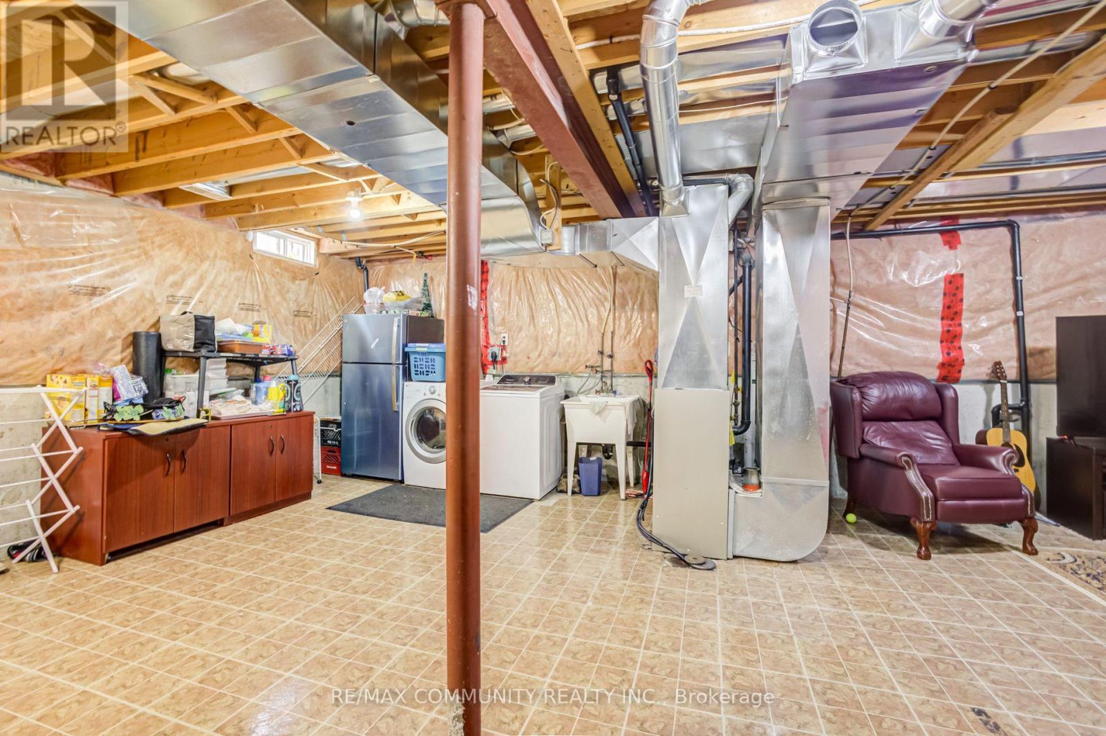 19 TILLER STREET - 39