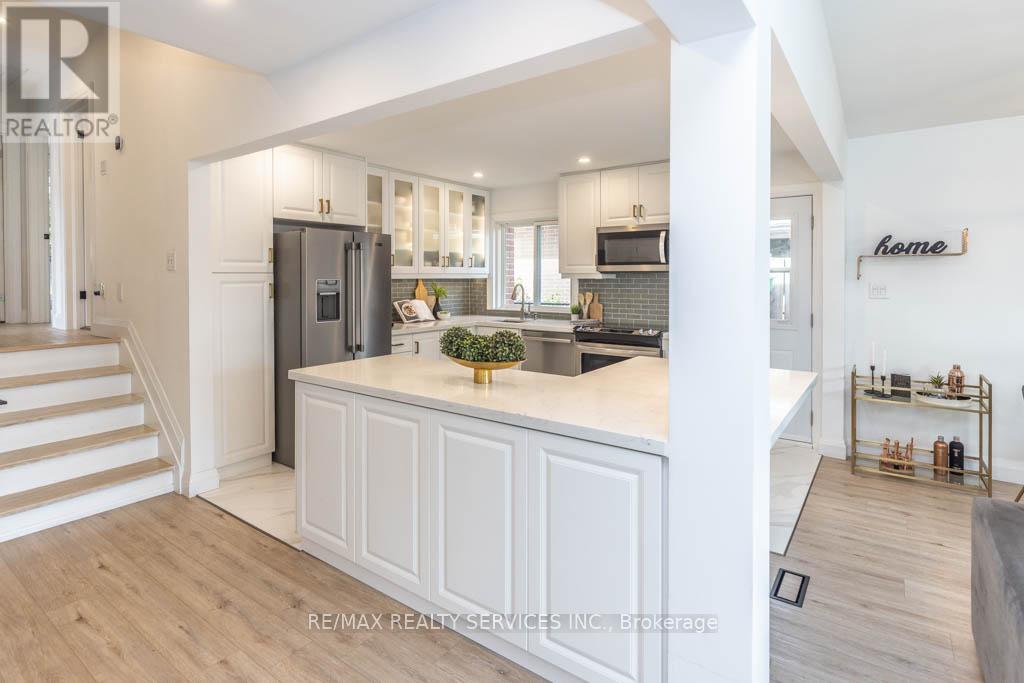 126 ROEBUCK DRIVE, Toronto (Kennedy Park) — photo 8