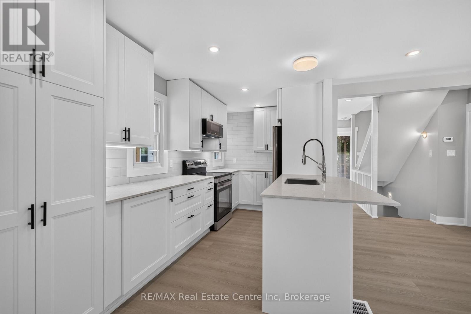 10 CHURCHILL CRESCENT W, Centre Wellington (Fergus) — photo 8
