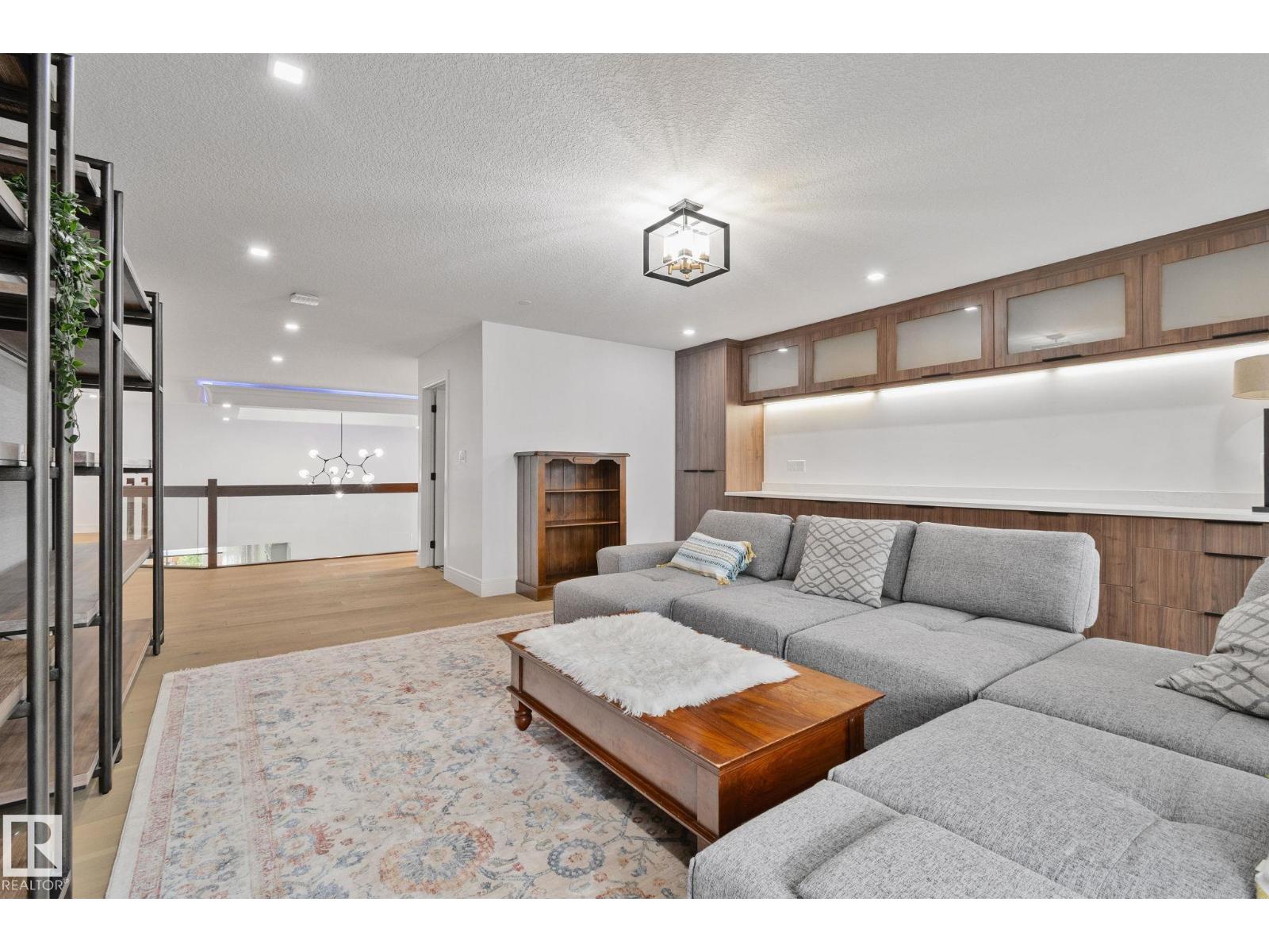 4416 Suzanna Crescent SW - 31