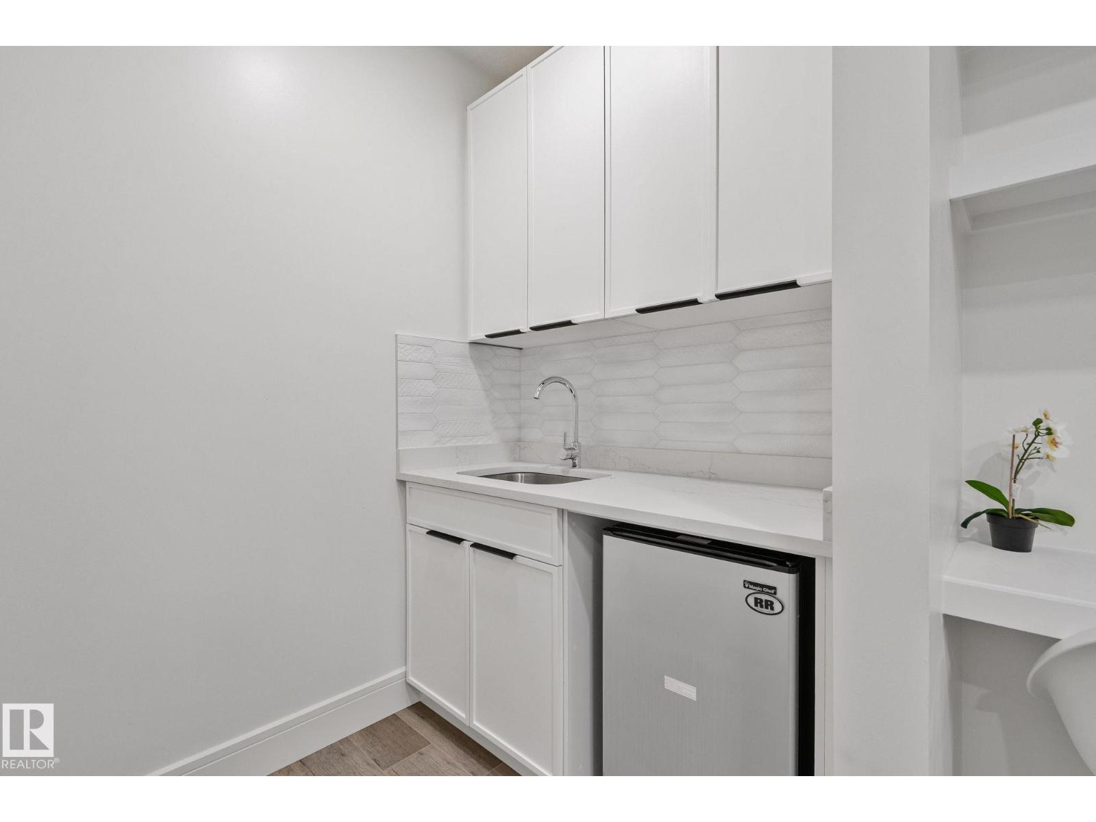 4416 Suzanna Crescent SW - 53