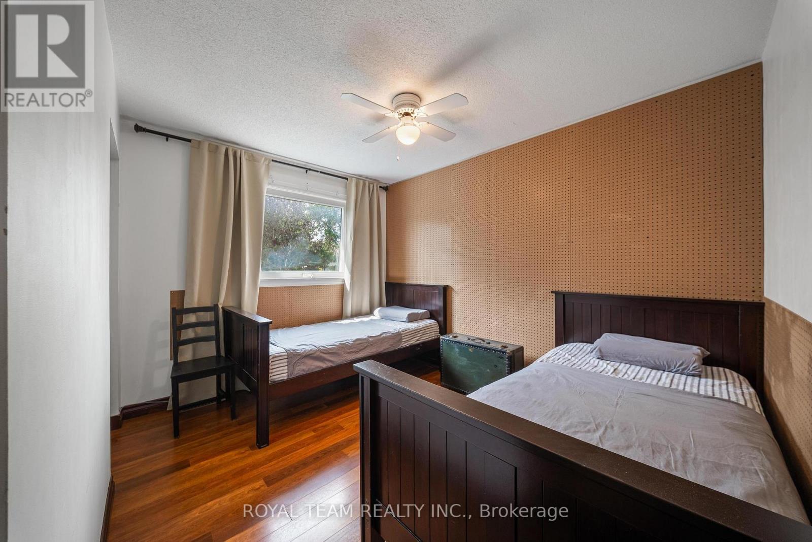 2500 LLOYD STREET - Image 21