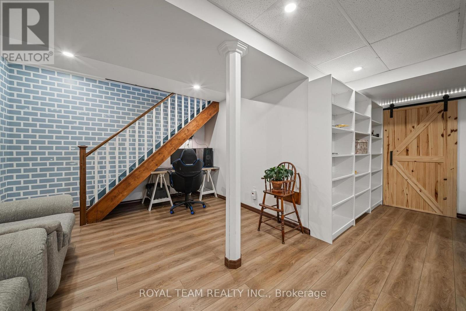 2500 LLOYD STREET - Image 29
