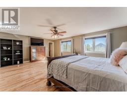 Living room - 2070 Osbond Road, Innisfil, ON L9S0A9 Photo 10